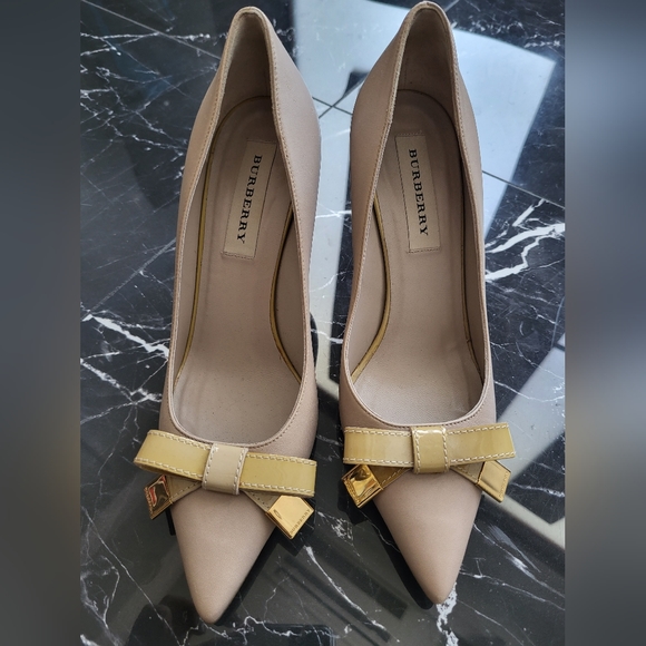 Burberry pointed toe pump size 7 - Picture 2 of 6